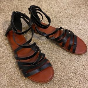 AE size 10 black sandals